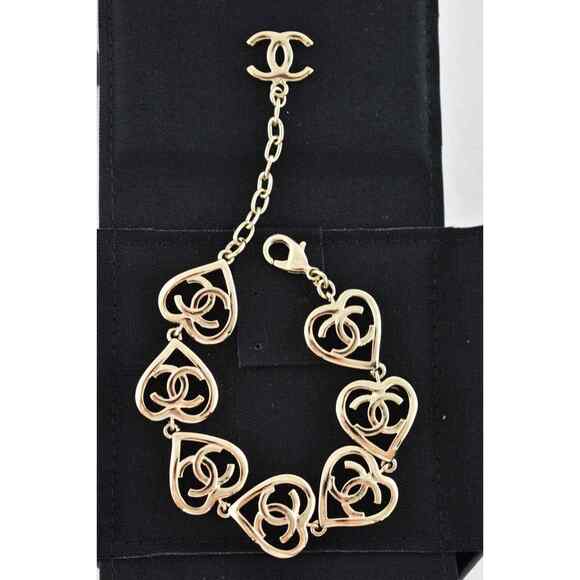 Chanel 22P Coco In Love Gold 7 Heart Shape CC Logo Charm Statement Bracelet - Picture 1 of 8